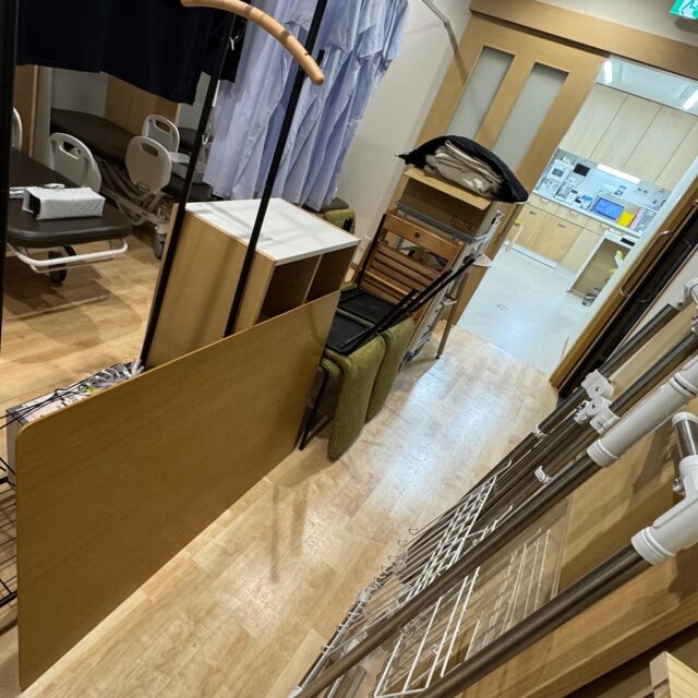 開業して初めて粗大ゴミの回収を依頼。
いつか使えるかもと今までなかなか捨てられなかったものあり…今回の改装で思い切って整理しました。
買うのも捨てるのも大変です💦

#消化器内視鏡クリニック
#京都市中京区#京都市役所
#烏丸御池#京阪三条
#消化器内科#内視鏡
#胃カメラ#大腸カメラ
#各種健康診断
#看護師#正社員
#看護師#パートスタッフ
#事務#正社員
#事務#パートスタッフ
#早期入職
#転職#中途採用
#スタッフが楽しめる場所
#楽しみもいっぱい
#改装工事
#粗大ゴミ
#片付け
#整理整頓