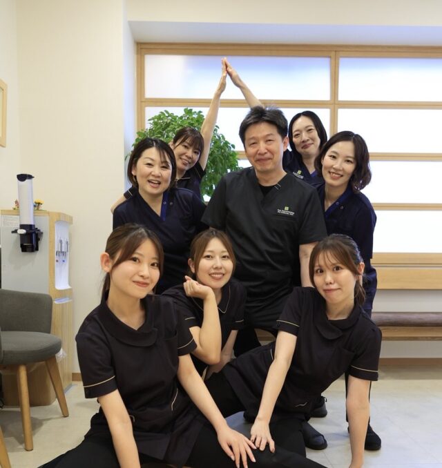 先日、院内の写真や動画を撮ってもらいました。
今年で3年目の更新。スタッフもどんどん慣れてきて楽しく、沢山の写真を撮ってもらいました。
この写真は、だいぶ遊んでます。大人数で撮るポーズと調べると出てきたポーズで、笑いすぎて腹筋が痛い…笑笑
#消化器内視鏡クリニック
#京都市中京区#京都市役所
#烏丸御池#京阪三条
#消化器内科#内視鏡
#胃カメラ#大腸カメラ
#各種健康診断
#看護師#正社員
#看護師#パートスタッフ
#事務#正社員
#事務#パートスタッフ
#早期入職
#転職#中途採用
#ホームページ
#写真の更新
#だいぶ慣れて
#楽しんでます
#プロの写真は綺麗