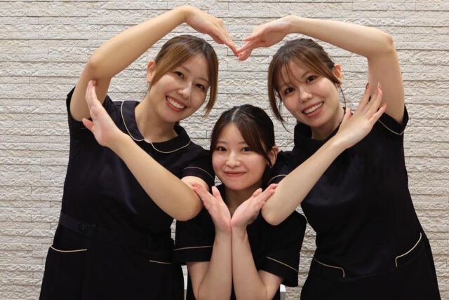 なんか違う…
同じポーズのはずなのに😱
関節可動域？若さ？
シェーって、盆踊り？してるみたい🤭笑

#消化器内視鏡クリニック
#京都市中京区#京都市役所
#烏丸御池#京阪三条
#消化器内科#内視鏡
#胃カメラ#大腸カメラ
#各種健康診断
#看護師#正社員
#看護師#パートスタッフ
#事務#正社員
#事務#パートスタッフ
#早期入職
#転職#中途採用
#ハート
#なんか違えね
#なんか面白い
#狙ってません
#同じポーズのつもりです
#笑