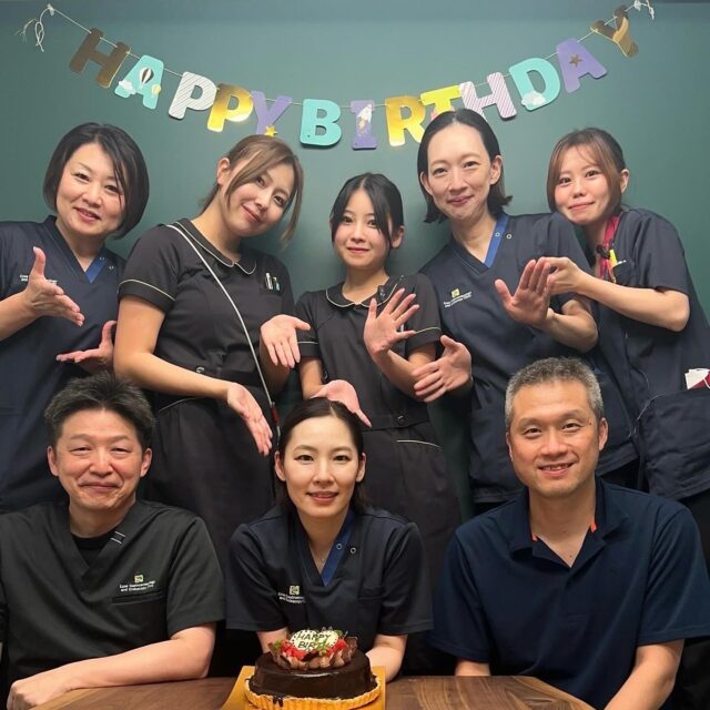 8月のお誕生日🎉
非常勤の先生の勤務日だったので、みんなでケーキいただきました。
お誕生日おめでとう✨

#消化器内視鏡クリニック
#京都市中京区#京都市役所
#烏丸御池#京阪三条
#消化器内科#内視鏡
#胃カメラ#大腸カメラ
#各種健康診断
#看護師#正社員
#看護師#パートスタッフ
#事務#正社員
#事務#パートスタッフ
#早期入職
#転職#中途採用
#ハート
#8月のお誕生日
#おめでとう
#みんなでお祝い
#チョコタルト
#ご馳走様でした